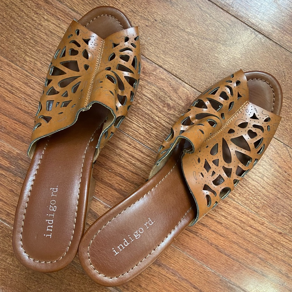 Ladies size 8 heels - Picture 4 of 4